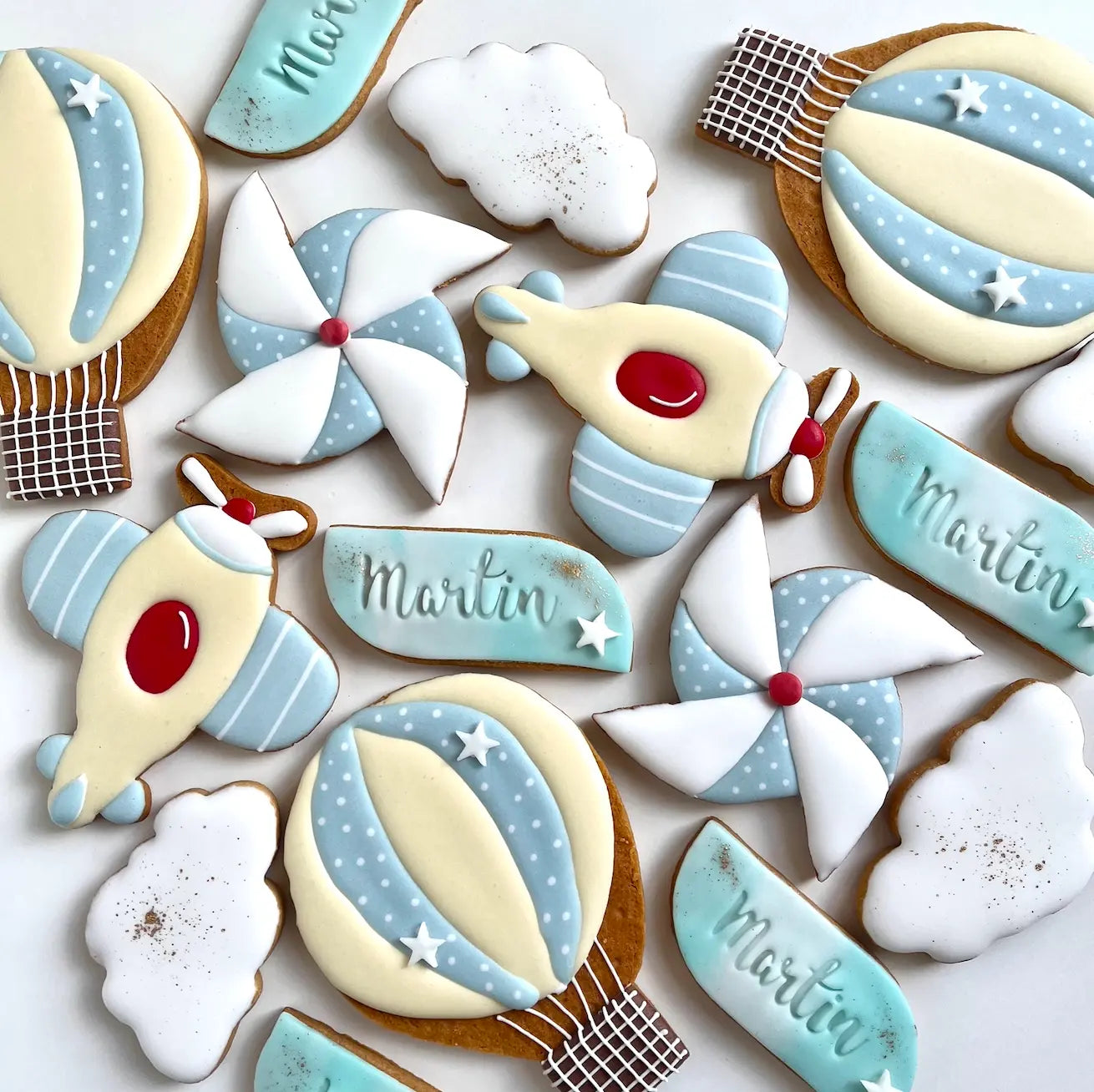 Lot de 10 sablés personnalisés Avion/Montgolfière lesdelicesdecaro