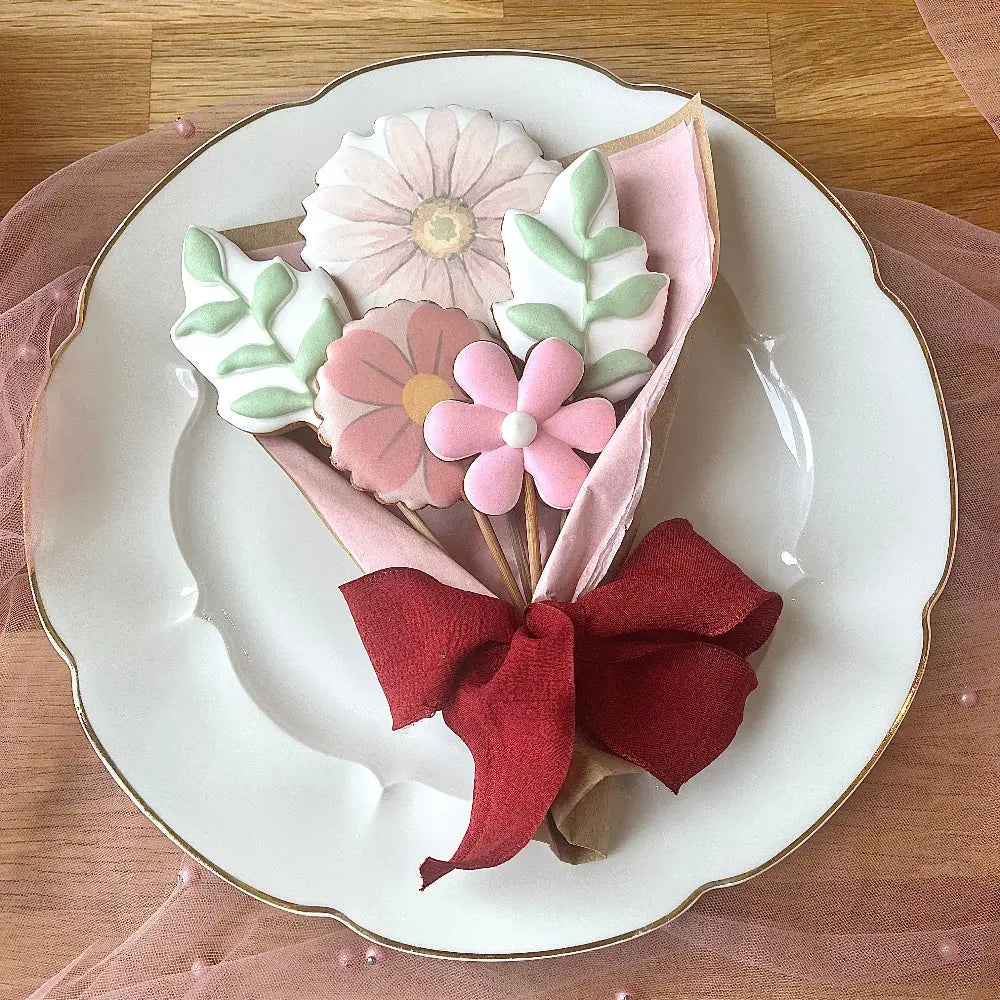 bouquet de sablés décorés en forme de fleurs pour la Fête des Mères